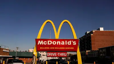 McDonald's cambiará programa que concede becas a latinos en EEUU para resolver demanda McDonald's cambiará programa que concede becas a latinos en EEUU para resolver demanda