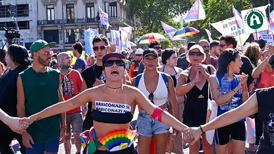 Una multitud enfrentó al odio de Milei bajo un grito: "Lucha antifascista" Una multitud enfrentó al odio de Milei bajo un grito: "Lucha antifascista"