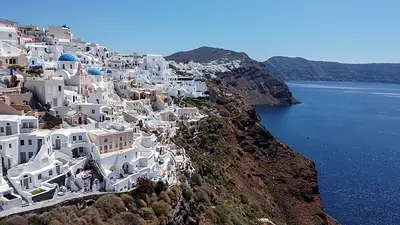 Cierran colegios y aumentan los vuelos por los temblores en Santorini Cierran colegios y aumentan los vuelos por los temblores en Santorini