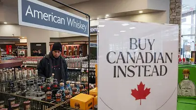 Los canadienses cancelan viajes y prohíben el alcohol estadounidense tras aranceles de Trump Los canadienses cancelan viajes y prohíben el alcohol estadounidense tras aranceles de Trump