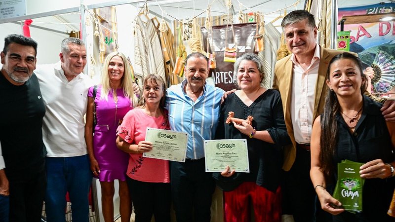 Quintela lleva la Chaya a Cosquín: el particular acuerdo que firmó el Gobernador para fortalecer la cultura en la región