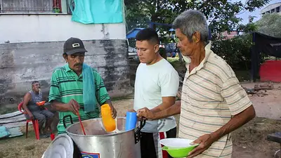 Colombianos evalúan regresar a casa tras violencia guerrillera Colombianos evalúan regresar a casa tras violencia guerrillera