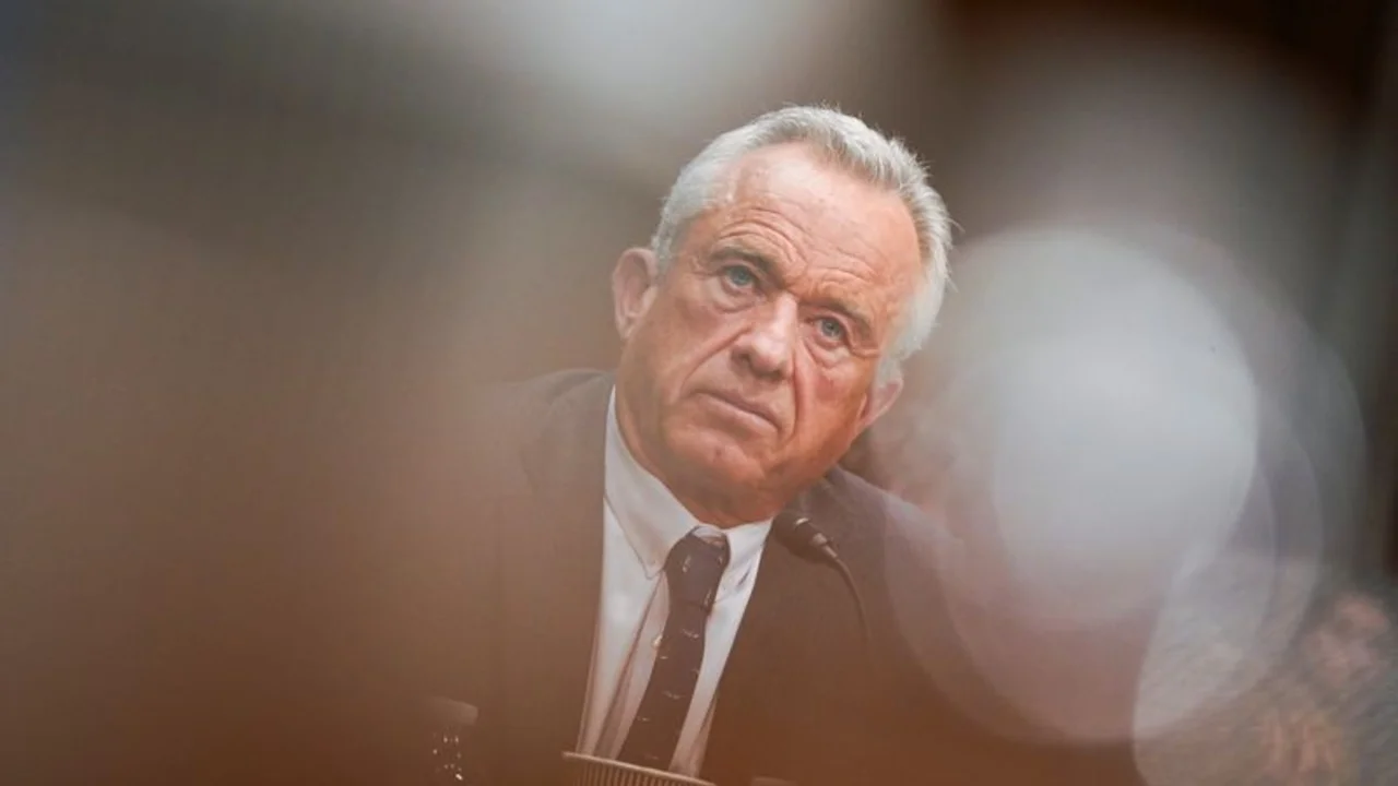 Kennedy se acerca a ocupar el principal cargo de salud de EEUU tras aprobación de comisión del Senado