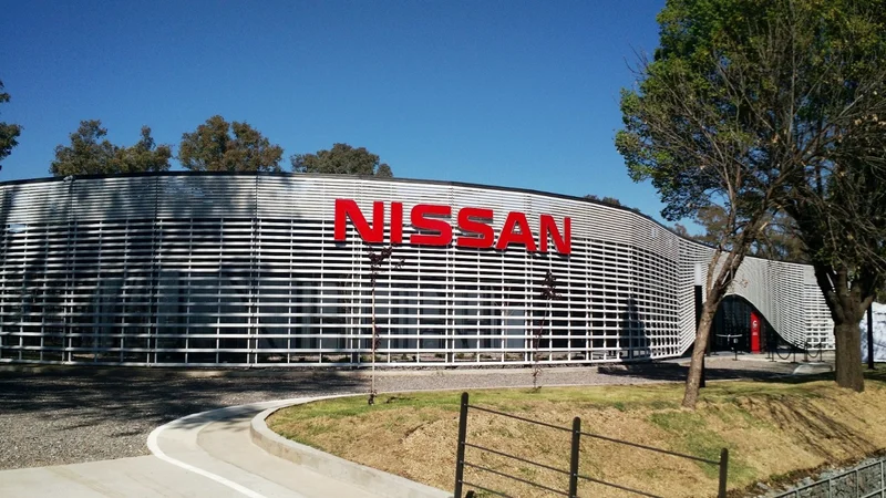 Industria automotriz en crisis: Nissan paralizó su producción en la planta de Córdoba y mecánicos amenazan con un paro