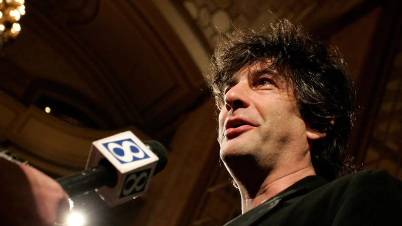 El escritor Neil Gaiman y su exesposa, demandados por agresión sexual
