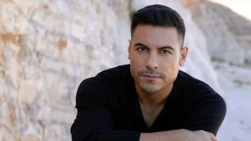  Cuántas nominaciones tuvo Carlos Rivera en los Premios Lo Nuestro. 