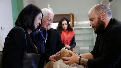 Un botón y una hebilla: el recuerdo de los fusilamientos franquistas 85 años después Un botón y una hebilla: el recuerdo de los fusilamientos franquistas 85 años después