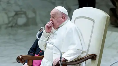 El papa Francisco dice que sufre un "fuerte resfriado" durante audiencia semanal El papa Francisco dice que sufre un "fuerte resfriado" durante audiencia semanal