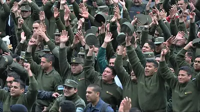 Gendarmes amenazan con salir a la calle por salarios: "La situación es insostenible" Gendarmes amenazan con salir a la calle por salarios: "La situación es insostenible"