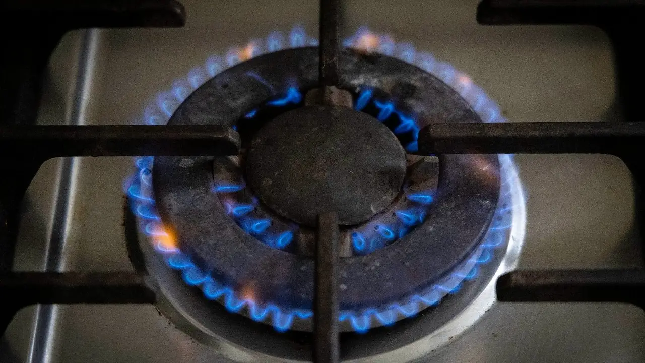 Gas
