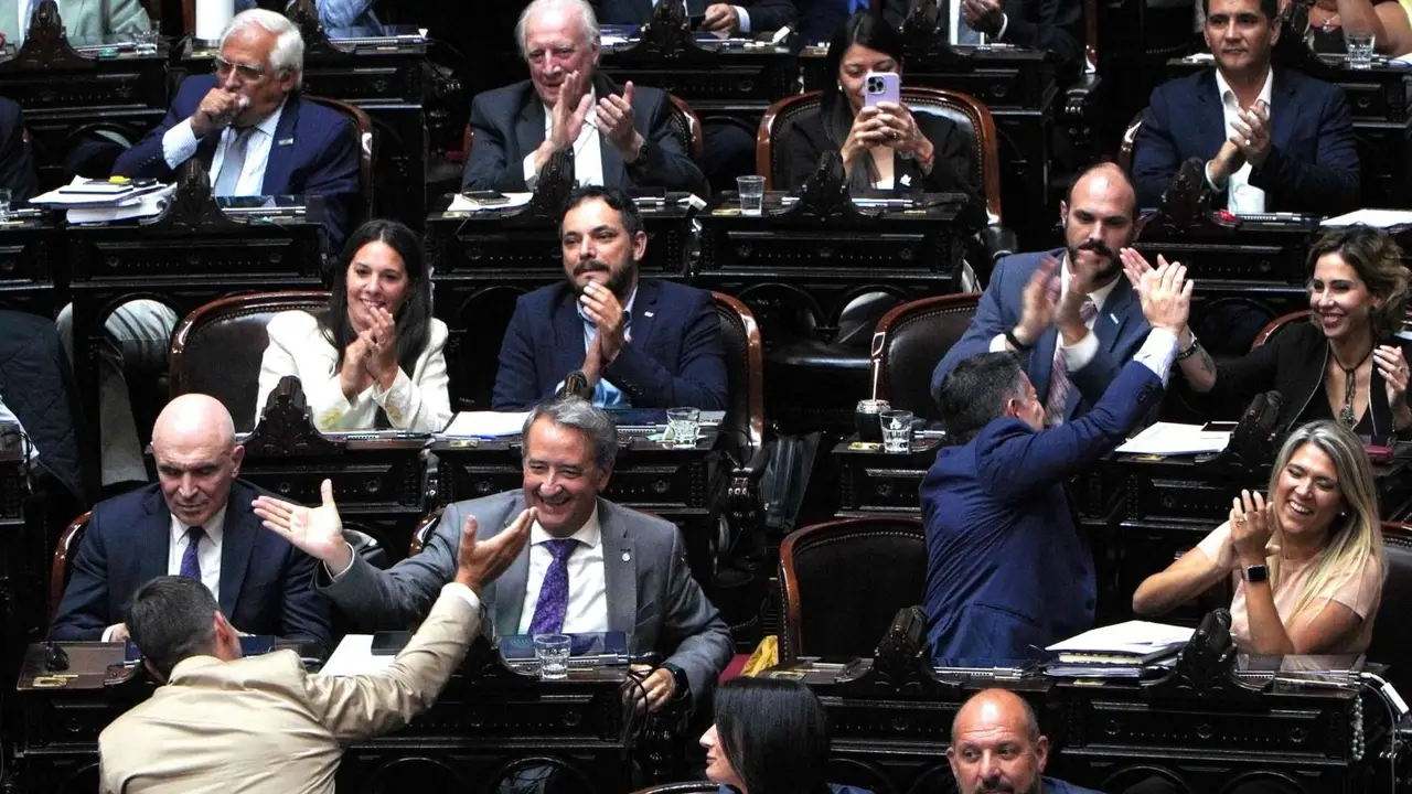 LLA logró partir bloques en Diputados y se llevó la suspensión de las PASO