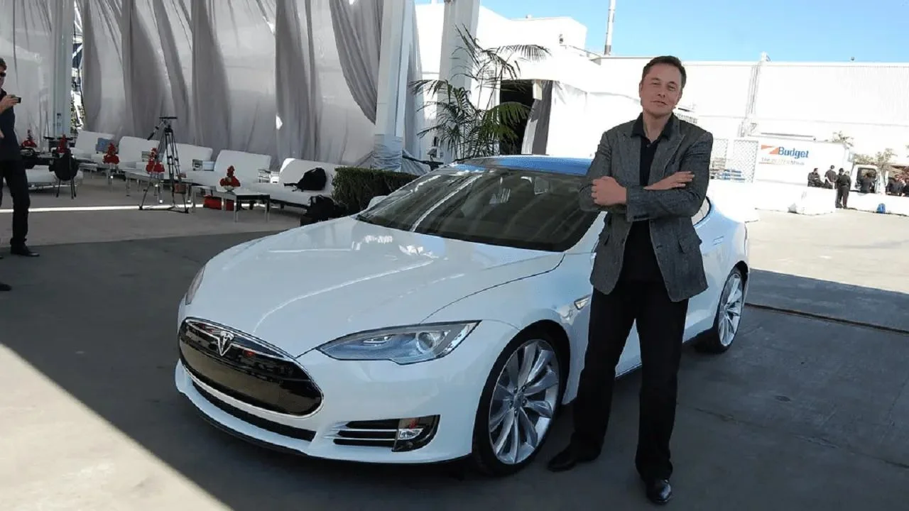 Alemania: las ventas de Tesla caen un 60% tras las interferencias de Musk en la campaña