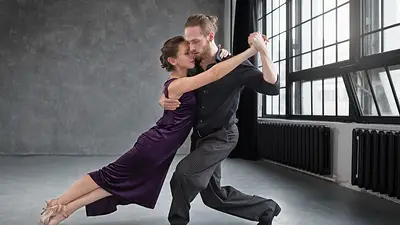 Explora la pasión en la fusión cine y tango. Explora la pasión en la fusión cine y tango.
