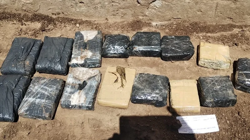 Los 15 paquetes de marihuana secuestrados de la cárcel de Las Flores.