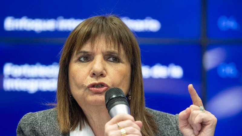 La insólita defensa de Bullrich al decreto para la Corte de Milei: "Si se resfrían" La insólita defensa de Bullrich al decreto para la Corte de Milei: "Si se resfrían"