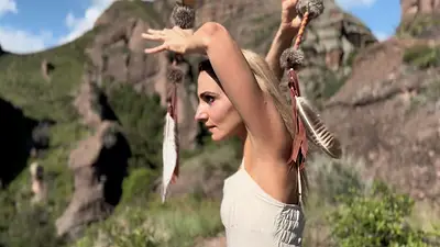 Sol Sanfelice lanza su disco solista "Otros Mundos" y presenta el videoclip de "Cura". Sol Sanfelice lanza su disco solista "Otros Mundos" y presenta el videoclip de "Cura".