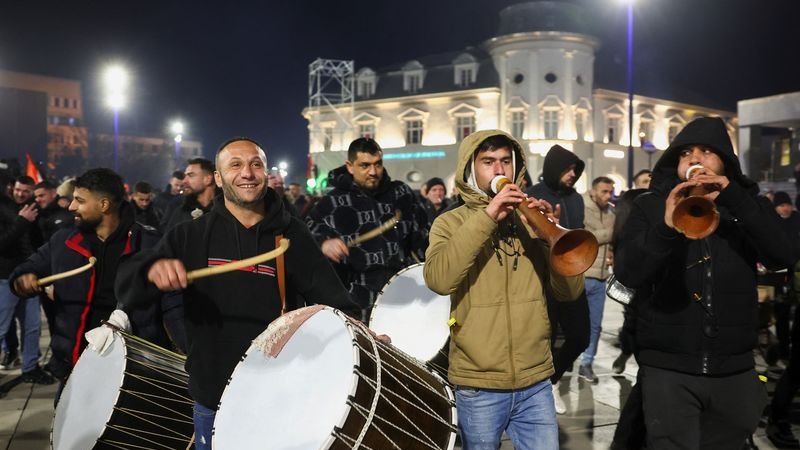 El partido gobernante de Kosovo ganará las elecciones pero perderá la mayoría