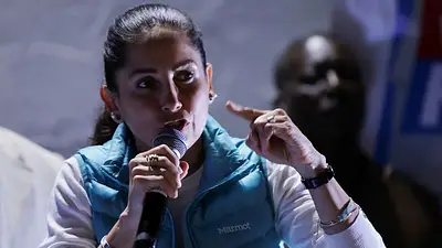 Mandatario de Ecuador repetirá balotaje con izquierdista González en elecciones presidenciales Mandatario de Ecuador repetirá balotaje con izquierdista González en elecciones presidenciales