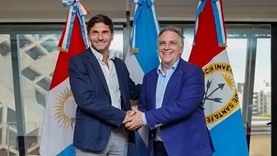 Llaryora y Pullaro le reclamaron a Milei obras clave para el sector energético: "Estado crítico" Llaryora y Pullaro le reclamaron a Milei obras clave para el sector energético: "Estado crítico"