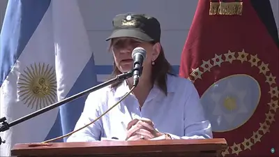 Insólito: encerrada por reclamos, Bullrich prometió a gendarmes casas del plan Procrear que el Gobierno eliminó Insólito: encerrada por reclamos, Bullrich prometió a gendarmes casas del plan Procrear que el Gobierno eliminó