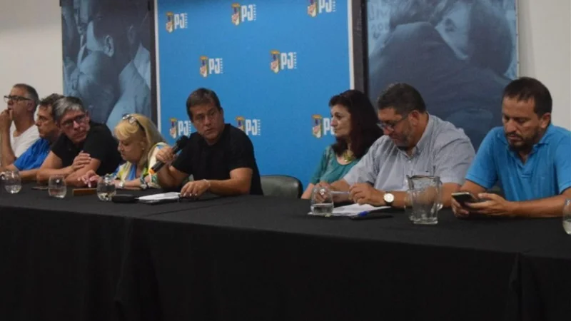 El PJ Capital pidió un "gran frente político" para enfrentar a Macri y Milei El PJ Capital pidió un "gran frente político" para enfrentar a Macri y Milei
