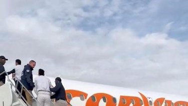 Llegan primeros vuelos con migrantes venezolanos deportados de EEUU