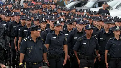 Kicillof otorgó un aumento salarial del 9% a las fuerzas de seguridad: será de forma escalonada en marzo y abril Kicillof otorgó un aumento salarial del 9% a las fuerzas de seguridad: será de forma escalonada en marzo y abril