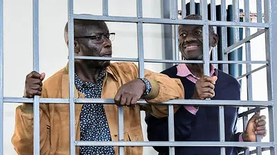 Besigye, opositor ugandés detenido, está en huelga de hambre, según su esposa Besigye, opositor ugandés detenido, está en huelga de hambre, según su esposa