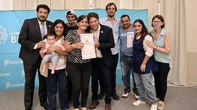 Mi Escritura, Mi Casa: Kicillof entregó 54 títulos de propiedad gratuitos a familias de Suipacha Mi Escritura, Mi Casa: Kicillof entregó 54 títulos de propiedad gratuitos a familias de Suipacha