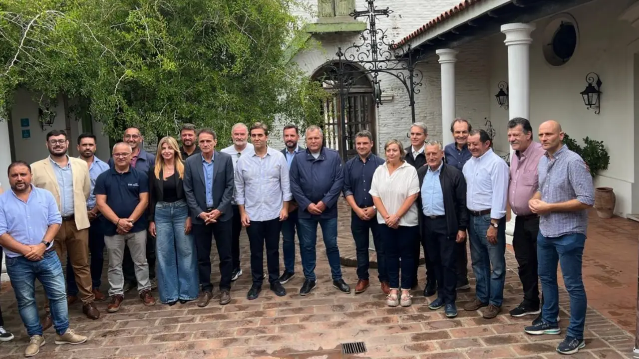 Intendentes bonaerenses denunciarán penalmente a Javier Milei por abandonar la obra pública