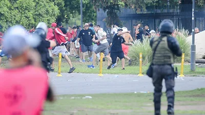 Violencia: luego del clásico de Rosario, la Policía de Pullaro reprimió a los hinchas de Newell's Violencia: luego del clásico de Rosario, la Policía de Pullaro reprimió a los hinchas de Newell's