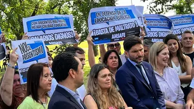 Paritarias en Santa Fe: con la promesa de congelar salarios sobre la mesa, Pullaro recibe a docentes y estatales Paritarias en Santa Fe: con la promesa de congelar salarios sobre la mesa, Pullaro recibe a docentes y estatales