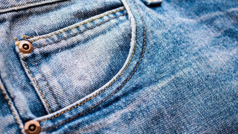 Para qué sirve el bolsillo secreto del pantalón de jean. 