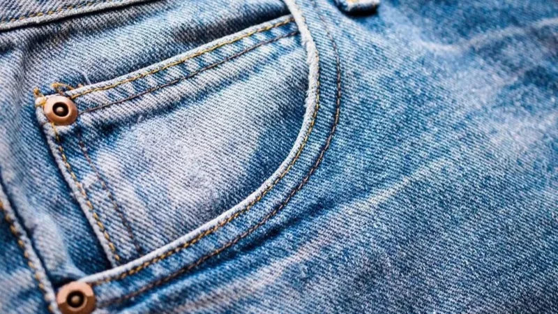 Para qué sirve el bolsillo secreto del pantalón de jean. 
