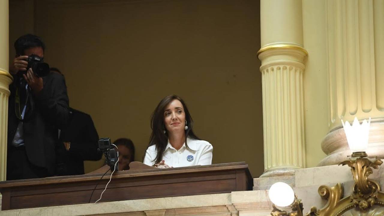 En silencio, Villarruel contempló la caída de Milei en Bueneos Aires 