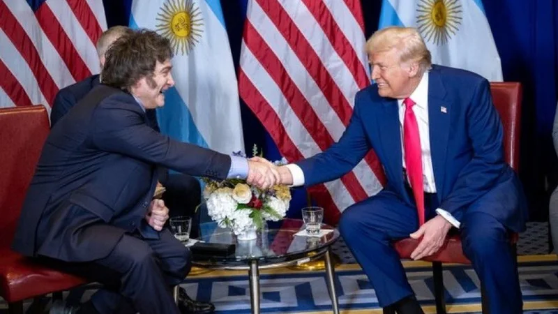 Milei se encuentra reunido con Trump: "Gran momento" Milei se encuentra reunido con Trump: "Gran momento"