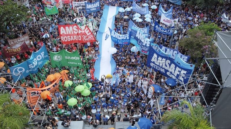 No empiezan las clases en Santa Fe: docentes rechazaron la oferta de Pullaro y adhieren al paro nacional 