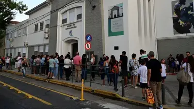 Conflictivo inicio de clases en Santa Fe: reclamo salarial, paro y docentes presionados por Pullaro Conflictivo inicio de clases en Santa Fe: reclamo salarial, paro y docentes presionados por Pullaro