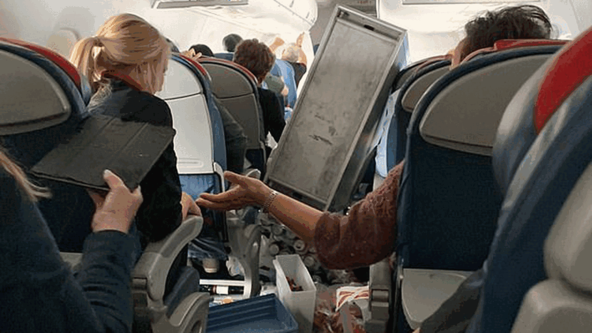 Se sienten como "olas rompiendo el mar" en el avión y generan pánico en los pasajeros: por qué las turbulencias aumentaron un 55%