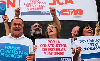 Milei no quiere una educación nacional: abandona la paritaria y avanza contra los gremios | Educación