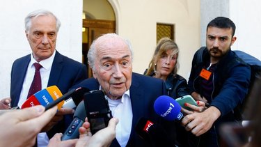 Exjefe de la FIFA Blatter dice que es víctima de caza de brujas antes de una nueva audiencia judicial