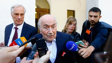 Exjefe de la FIFA Blatter dice que es víctima de caza de brujas antes de una nueva audiencia judicial