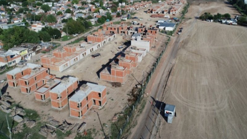Más viviendas para bonaerenses: Kicillof impulsó la construcción 600 casas para vecinos de Berazategui