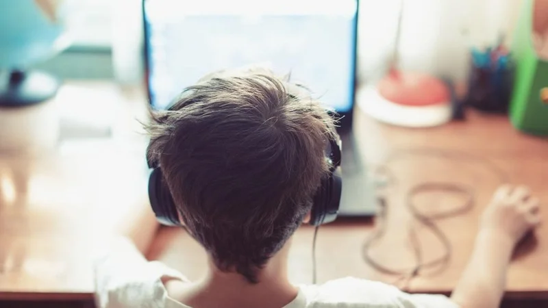 niños, niñas, pantallas, pc, computadora, tablet, celulares
