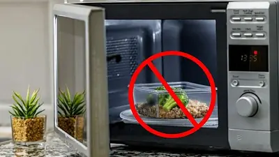 Por qué hay alimentos que no se pueden meter al microondas. Por qué hay alimentos que no se pueden meter al microondas.