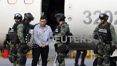 México extradita a EEUU a dos exlíderes de violento cártel: oficina del Sheriff en Texas México extradita a EEUU a dos exlíderes de violento cártel: oficina del Sheriff en Texas