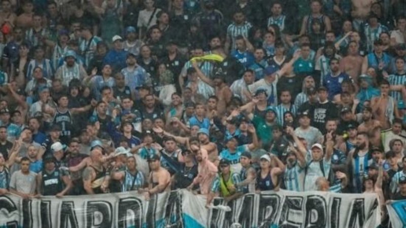 El hincha de Racing baleado sigue internado en Brasil