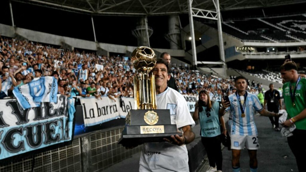 El fuerte mensaje de Costas en Racing tras ser campeones en Brasil: "A lo más alto"
