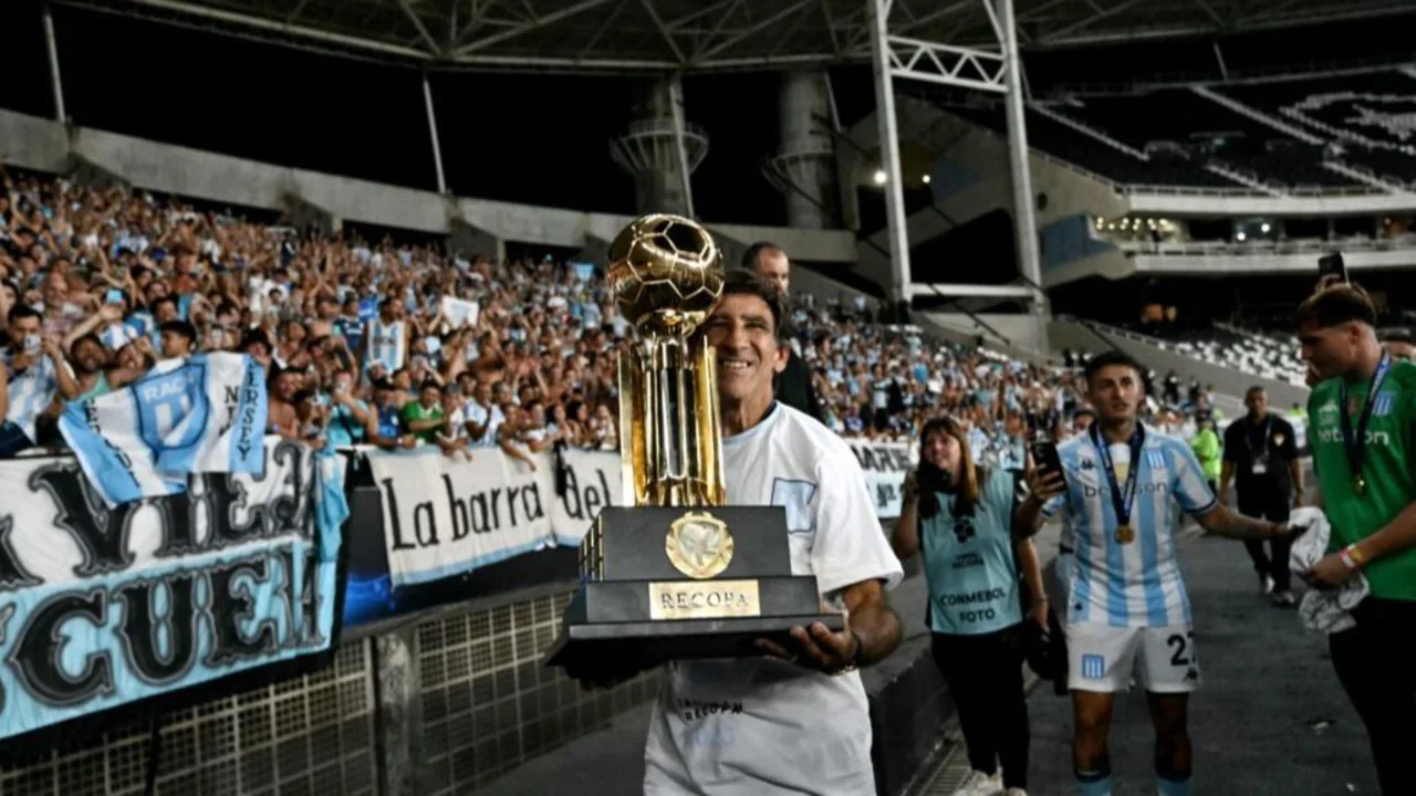 El fuerte mensaje de Costas en Racing tras ser campeones en Brasil: "A lo más alto"