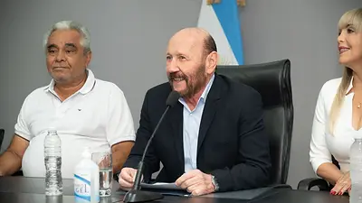 Contra el ajuste: Insfrán anunció el primer aumento salarial para estatales por un monto del 45% Contra el ajuste: Insfrán anunció el primer aumento salarial para estatales por un monto del 45%